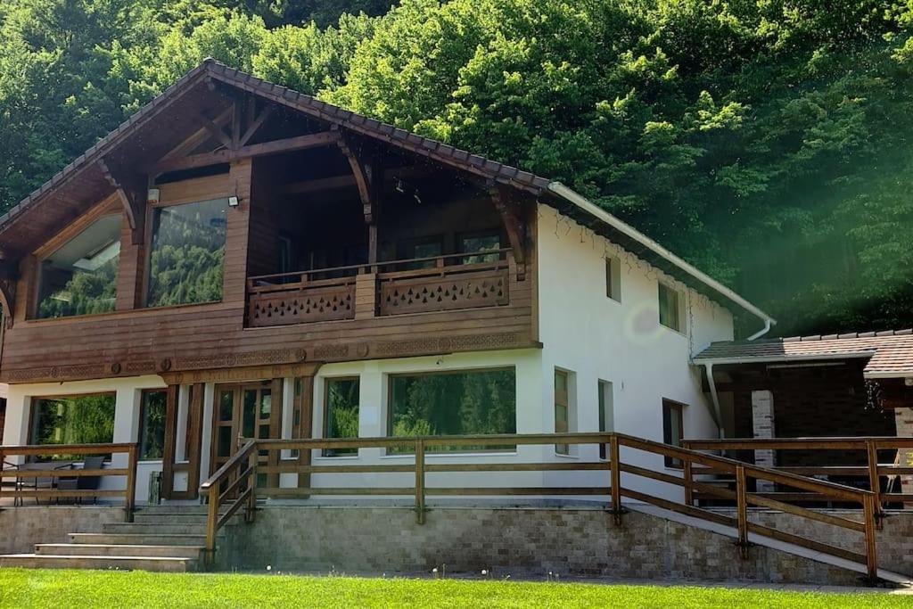 Pensiune Subcrai Cu Centru Spa Зернешті Екстер'єр фото